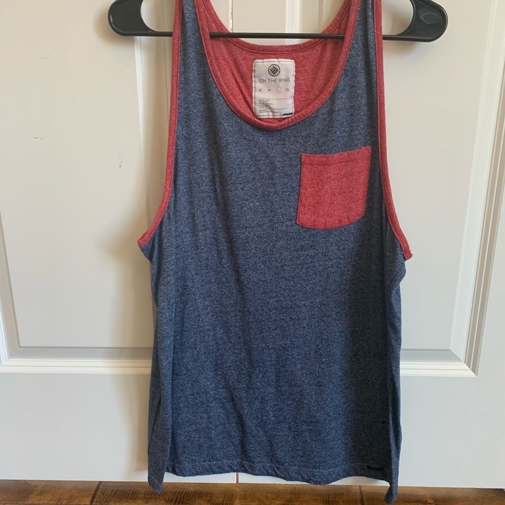 On the byas. Men’s tank.